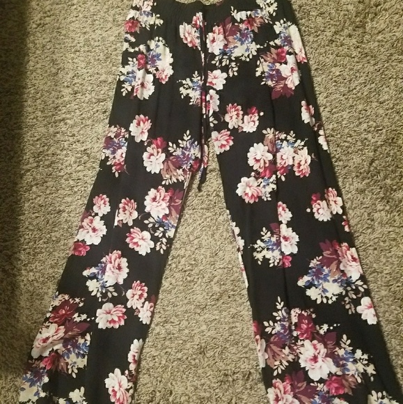 Black floral flowy pants - Picture 1 of 3